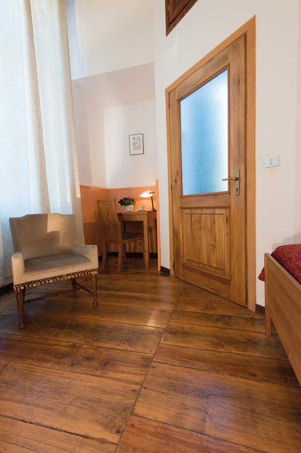 Foresteria Valdese Hotell Torre Pellice Eksteriør bilde